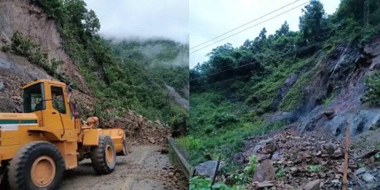 Τραγωδία: Κατολίσθηση με δεκάδες νεκρούς – Παρέσυρε δύο λεωφορεία