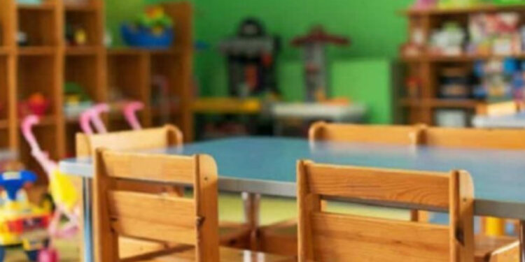Alldaynews.gr Το πειθαρχικό αθώωσε τη νηπιαγωγό που έκλεινε 3χρονα παιδιά σε αποθήκη «για να ηρεμήσουν» σε «Δωμάτιο αποσυμπίεσης»