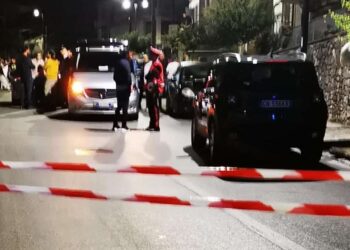 Φρικτή αδελφοκτονία: Του έκοψε το κεφάλι και το πέταξε από το μπαλκόνι