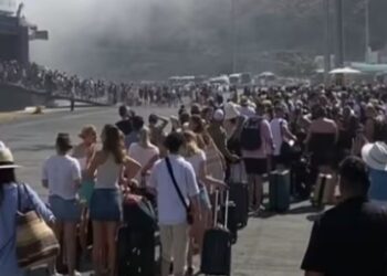 Σαντορίνη: Μια τριτοκοσμική, αβίωτη κατάσταση ακόμη και για τους τουρίστες