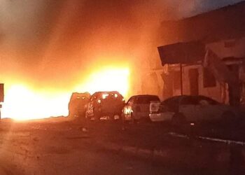 Alldaynews.gr Έκρηξη βόμβας σε αυτοκίνητο έξω από κατάμεστη καφετέρια που έδειχνε τον τελικό του Euro – Δεκάδες τραυματίες και αρκετοί νεκροί