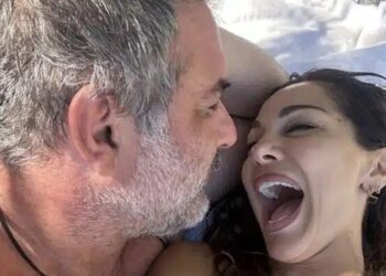 Πιτσουνάκια Χρήστος Δάντης & Ασημίνα Χατζηανδρέου: Ζουν τον έρωτά τους σε χλιδάτο ξενοδοχείο της Σαντορίνης, τα πειράγματα μεταξύ τους