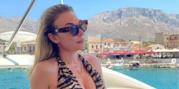 Alldaynews.gr Την πέρασαν για Βασίλισσα: Η Τατιάνα Στεφανίδου πιο όμορφη και ερωτευμένη από ποτέ στη Ζάκυνθο