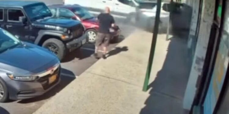 Μεθυσμένος οδηγός «μπήκε» με το αυτοκίνητο σε Νυχάδικο: Νεκρές 4 γυναίκες – Δείτε το συγκλονιστικό βίντεο