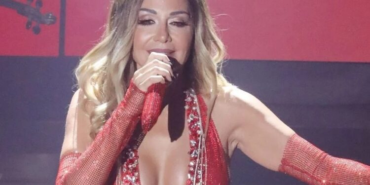 Δέσποινα Βανδή: Αντιδράσεις στην Τουρκία μετά την ακύρωση της συναυλίας της για τις αφίσες του Κεμάλ – Τι απαντά η τραγουδίστρια