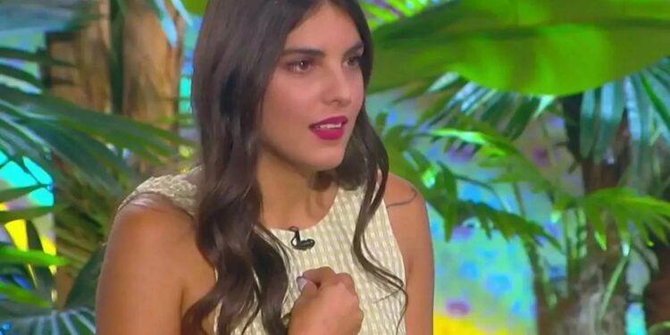 Άννα Μαρία Βέλλη: Ξέσπασε για το καινούργιο τραγούδι της Δέσποινας Βανδη – «Είναι λυπηρό» (video)