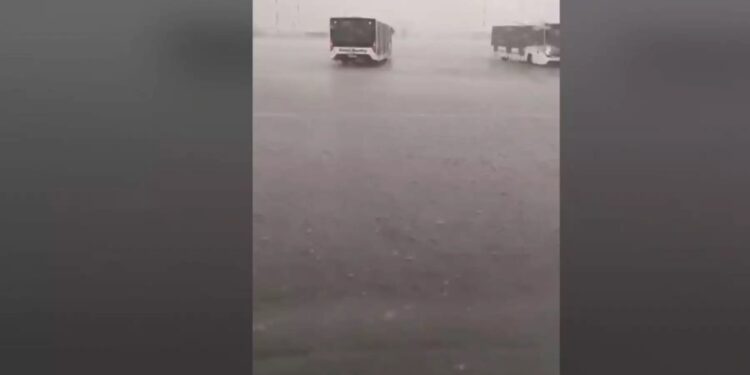 Alldaynews.gr Η κακοκαιρία «χτυπά» την Αττική: Χαλάζι σε Διόνυσο, Εκάλη και Δροσιά – Ισχυρή καταιγίδα στο «Ελ. Βενιζέλος»