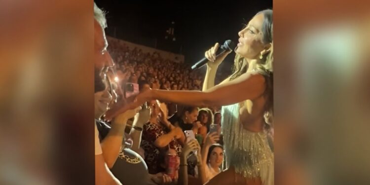 Ξανά μαζί! Η Άντζελα Δημητρίου αγκαλιά με την εγγονή της στα πρώτα της γενέθλια – Η φωτογραφία με την κόρη της και τον γαμπρό της