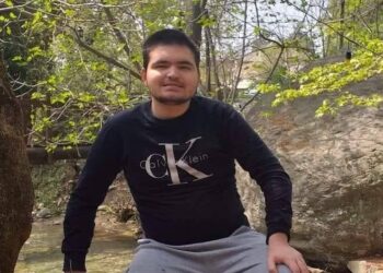 Γέμισε η πόλη κηδειόχαρτα: Νεκρός ξαφνικά στα 23 του γιος πασίγνωστης επιχειρηματία