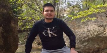 Alldaynews.gr Γέμισε η πόλη κηδειόχαρτα: Νεκρός ξαφνικά στα 23 του γιος πασίγνωστης επιχειρηματία