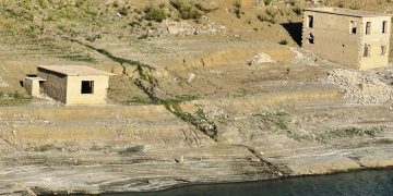 Μόρνος: Από την λειψυδρία εμφανίστηκε βυθισμένο χωριό