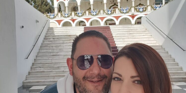 Alldaynews.gr Ο Στέλιος Διονυσίου και η Αγνή Καλουμένου καλωσόρισαν στον κόσμο τα δίδυμα κοριτσάκια τους