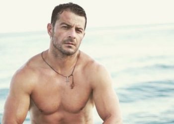 O πιο αγαπημένος Έλληνας ποζάρει με την κορούλα του