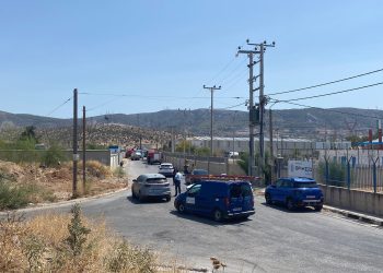 Alldaynews.gr Επικίνδυνη πυρκαγιά σε εργοστάσιο λιπασμάτων στον Ασπρόπυργο: Μεγάλη κινητοποίηση της Πυροσβεστικής