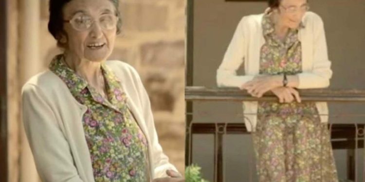 Χίος: Πέθανε σε ηλικία 100 ετών η αιωνόβια γιαγιά που έγινε γνωστή από διαφήμιση ντόπιας λεμονάδας