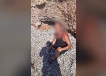 Σαλαμίνα: Ξυλοκόπησε άγρια τον άνδρα που αποπειράθηκε να βιάσει την 20χρονη φίλη του