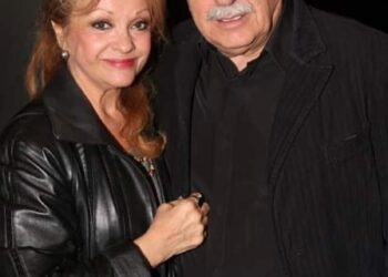 43 χρόνια πριν: O Τάσος Χαλκιάς με την επί 50 χρόνια σύντροφό του Πένυ Παπουτσή στο γάμο τους