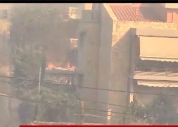 Έντολή εκκένωσης στο Διόνυσο προς Κηφισιά! Εκτός ελέγχου τα μέτωπα σε Νέα, Παλαιά Πεντέλη και Πάτημα Βριλησσίων – Καίγονται σπίτια και σχολείο – Live οι εξελίξεις