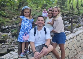 Λευτέρης Πετρούνιας: Πέρασε τον Δεκαπενταύγουστο με την οικογένειά του στον Αθανάσιο Διάκο Φωκίδας