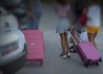 «Το παιδί πνίγηκε και δεν το είδε κανείς» λένε οι συγγενείς της 8χρονης που βρέθηκε νεκρή στην πισίνα της κατασκήνωσης