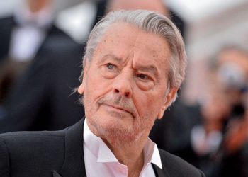 Πέθανε ο Αλέν Ντελόν: Θρήνος στο παγκόσμιο σινεμά για τον ηθοποιό με την αγγελική ομορφιά