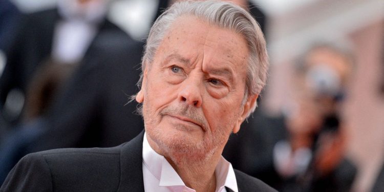 Alldaynews.gr Πέθανε ο Αλέν Ντελόν: Θρήνος στο παγκόσμιο σινεμά για τον ηθοποιό με την αγγελική ομορφιά