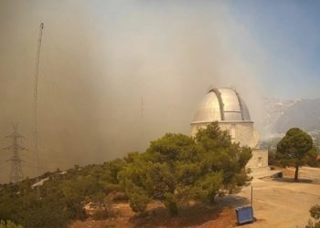 Φωτιά στην Πεντέλη: Απειλείται το Αστεροσκοπείο