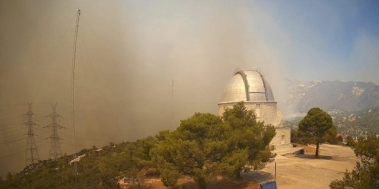 Alldaynews.gr Φωτιά στην Πεντέλη: Απειλείται το Αστεροσκοπείο