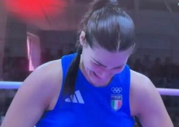 Σάλος: Ιταλίδα πυγμάχος εγκατέλειψε τον αγώνα με την τρανς Imane Khelif μετά από δυνατή γροθιά – Ξέσπασε σε κλάματα