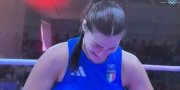 Alldaynews.gr Σάλος: Ιταλίδα πυγμάχος εγκατέλειψε τον αγώνα με την τρανς Imane Khelif μετά από δυνατή γροθιά – Ξέσπασε σε κλάματα
