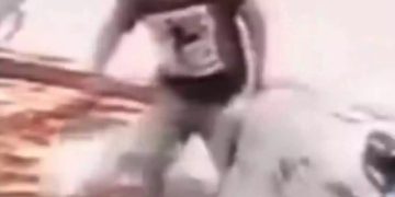Alldaynews.gr Βίντεο σοκ με παιδόφιλο να σέρνει μέσα σε σακούλα 12χρονη – Τη βίαζε υπό την απειλή μαχαιριού – Καταδικάστηκε σε 45 χρόνια φυλάκιση