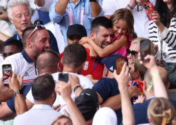 Ο Νόβακ Τζόκοβιτς έβαλε τα κλάματα στην αγκαλιά της κόρης του – Το απίστευτο ξέσπασμα μετά το χρυσό μετάλλιο στους Ολυμπιακούς Αγώνες