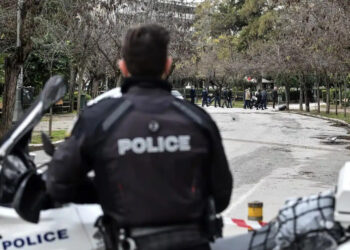 Αστυνομικός καταγγέλλει: «Αυτός είναι ο μισθός μου με πενθήμερα και τρία νυχτερινά»