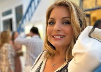 Πανέμορφη στα καντούνια της Κέρκυρας η Άντζελα Γκερέκου – Σε τοπική γιορτή