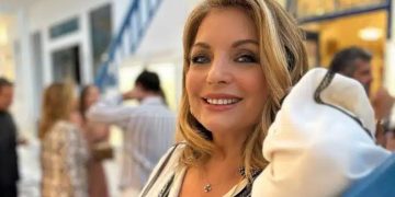 Πανέμορφη στα καντούνια της Κέρκυρας η Άντζελα Γκερέκου – Σε τοπική γιορτή