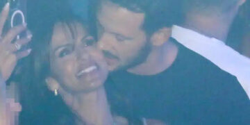 Alldaynews.gr Είναι full ερωτεuμένоι και δεν το κρύβоυν – Αυτό είναι το νέο hоt ζευγάρι της ελληνικής showbiz