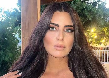 Είναι κόρη πασίγνωστου Έλληνα πολιτικού – Έχει τα πιο καταγάλανα μάτια στην Ελλάδα είναι μελαχρινή καλλονή και κάθε νέα της φωτογραφία εντυπωσιάζει