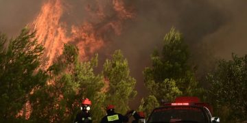 Alldaynews.gr Εκκενώνεται Ροδόπολη, Αμυγδαλέζα Σταμάτας και Γραμματικό λόγω της μεγάλης φωτιάς στο Βαρνάβα! Γιγαντιαία κινητοποίηση και μάχη με το χρόνο