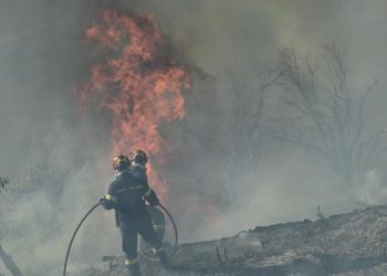 Σχολείο έχει παραδοθεί στις φλόγες