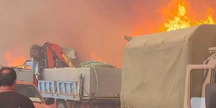 Alldaynews.gr Φωτιά: Μαίνεται το πύρινο μέτωπο στο νησί – Πνέουν ισχυροί άνεμοι στην περιοχή – Μάχη να μην μπει στα χωριά