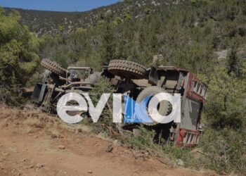 Πυροσβεστικό Όχημα Ανατράπηκε στην Εύβοια – Σώος ο 35χρονος Οδηγός
