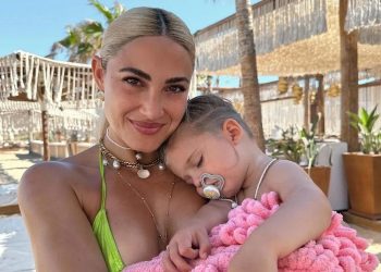 Η Ιωάννα Τούνη κόλλησε τον γιο της κορονοϊό: «Ανέβασε πολύ πυρετό»