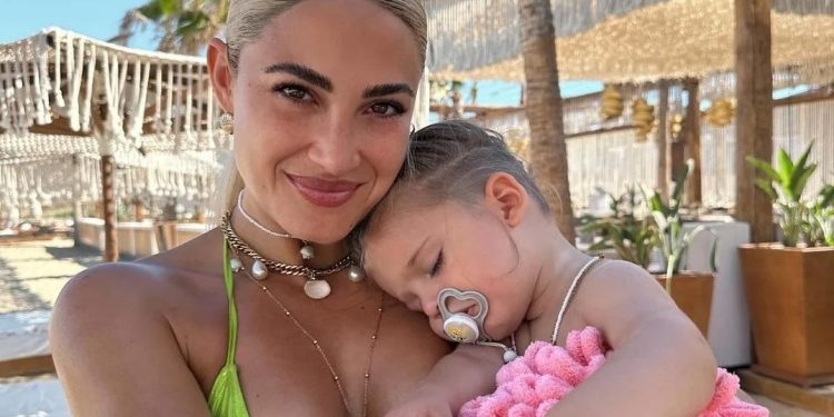 Alldaynews.gr Η Ιωάννα Τούνη κόλλησε τον γιο της κορονοϊό: «Ανέβασε πολύ πυρετό»