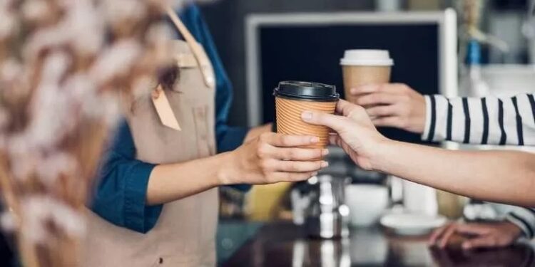 Ένοπλη ληστεία σε ΕΛΤΑ: Ο δράστης μετά πήγε να πάρει καφέ και τον συνέλαβαν ενώ τον αγόραζε