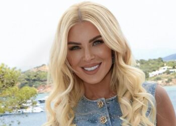 Η Κατερίνα Καινούργιου δημοσίευσε την πρώτη της ολόσωμη φωτογραφία, μετά τη φήμη ότι είναι έγκυος