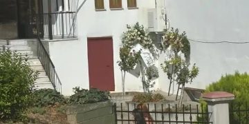 Alldaynews.gr Στο πένθος έχει βυθιστεί η κοινωνία της Βέροιας, μετά τον τραγικό χαμό του 19χρονου Γιάννη, που έχασε τη ζωή του σε ατύχημα σε λούνα παρκ στη Χαλκιδική.