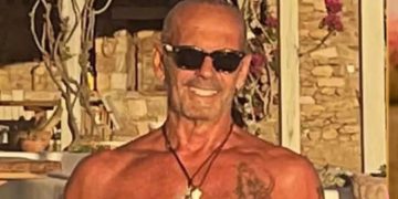 Alldaynews.gr O πιο γοητευτικός 70αρης στην Ελλάδα – Γυμνασμένος, πάντα όμορφος και με στυλ – Δημιούργησε μια κουλτούρα μόνος του