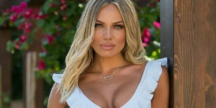 Alldaynews.gr Ελληνίδα παρουσιάστρια έγινε μαμά και δεν αποχωρίζεται την κορούλα της