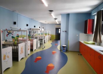 «Λιποθυμούν έγκυες και προσωπικό» – Χωρίς πόσιμο νερό και με ανεπαρκή κλιματισμό γνωστό μαιευτήριο