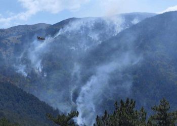 Αγανάκτηση: Για 26η μέρα καίει η φωτιά στον Όρβηλο – «Δεν επιχειρούν εναέρια μέσα», λέει ο δήμαρχος – Διαμαρτυρία κατοίκων